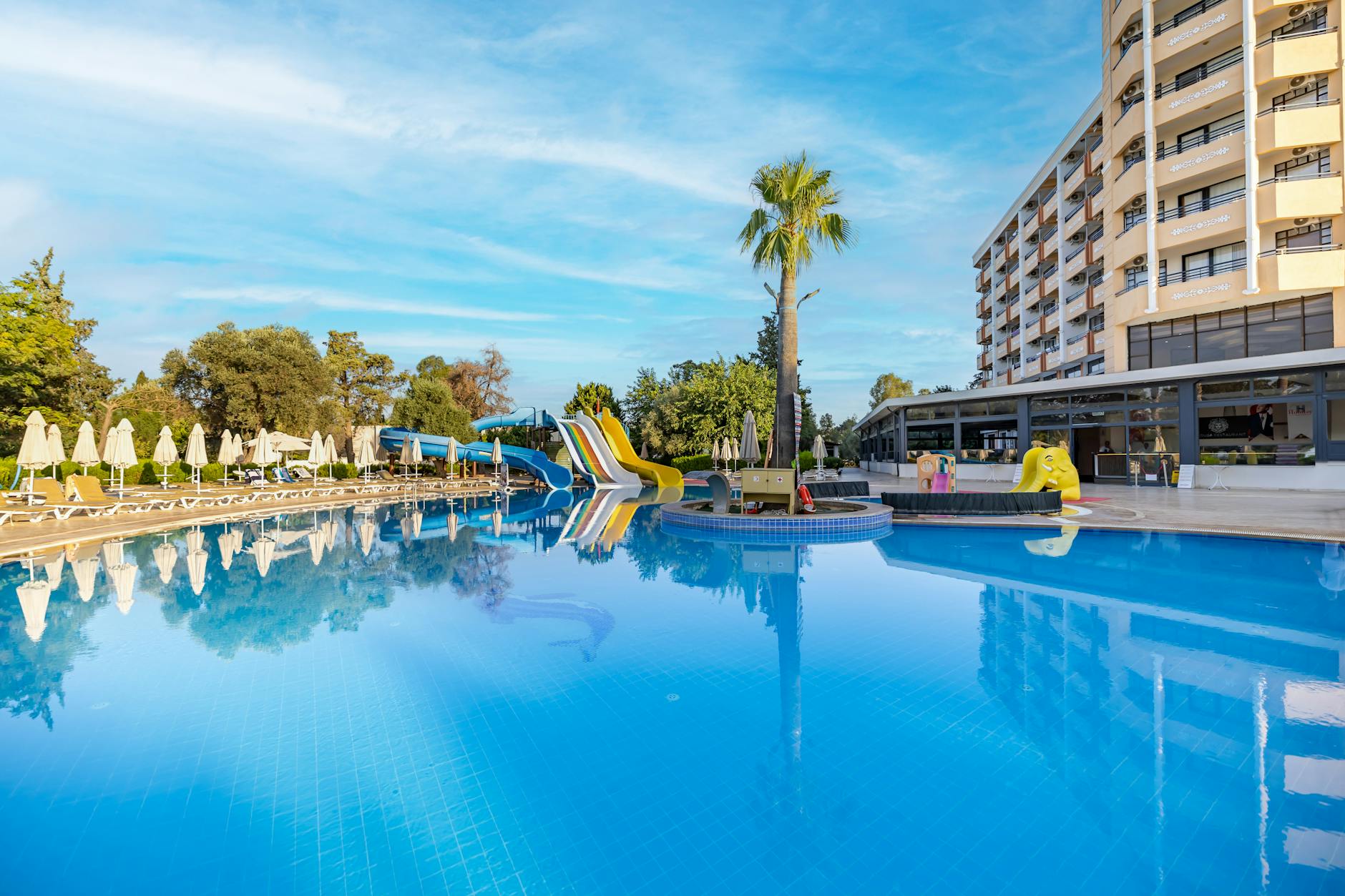 Family resort hotel with pool in Frisco TX ideal for vacations with children