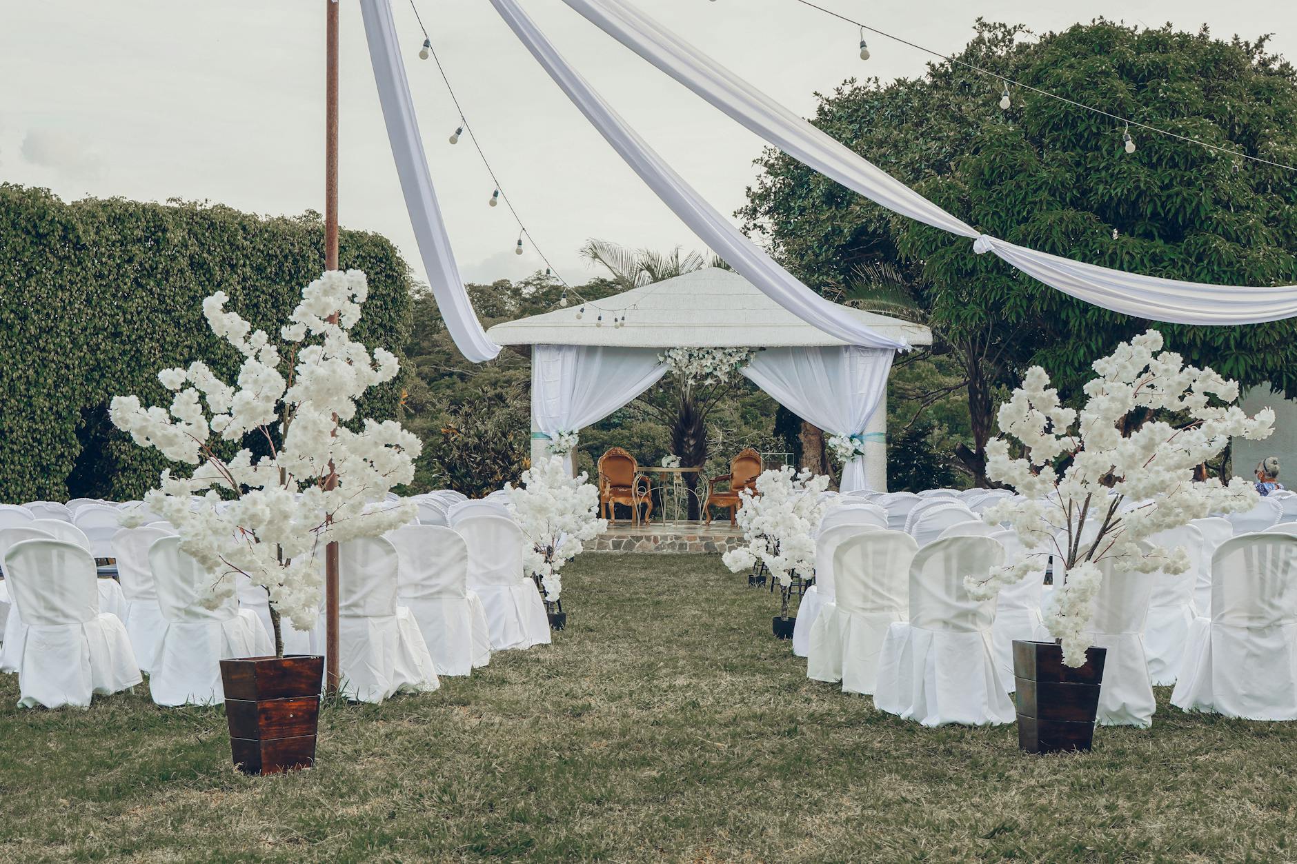 Outdoor wedding ceremony representing garden venues in Frisco TX