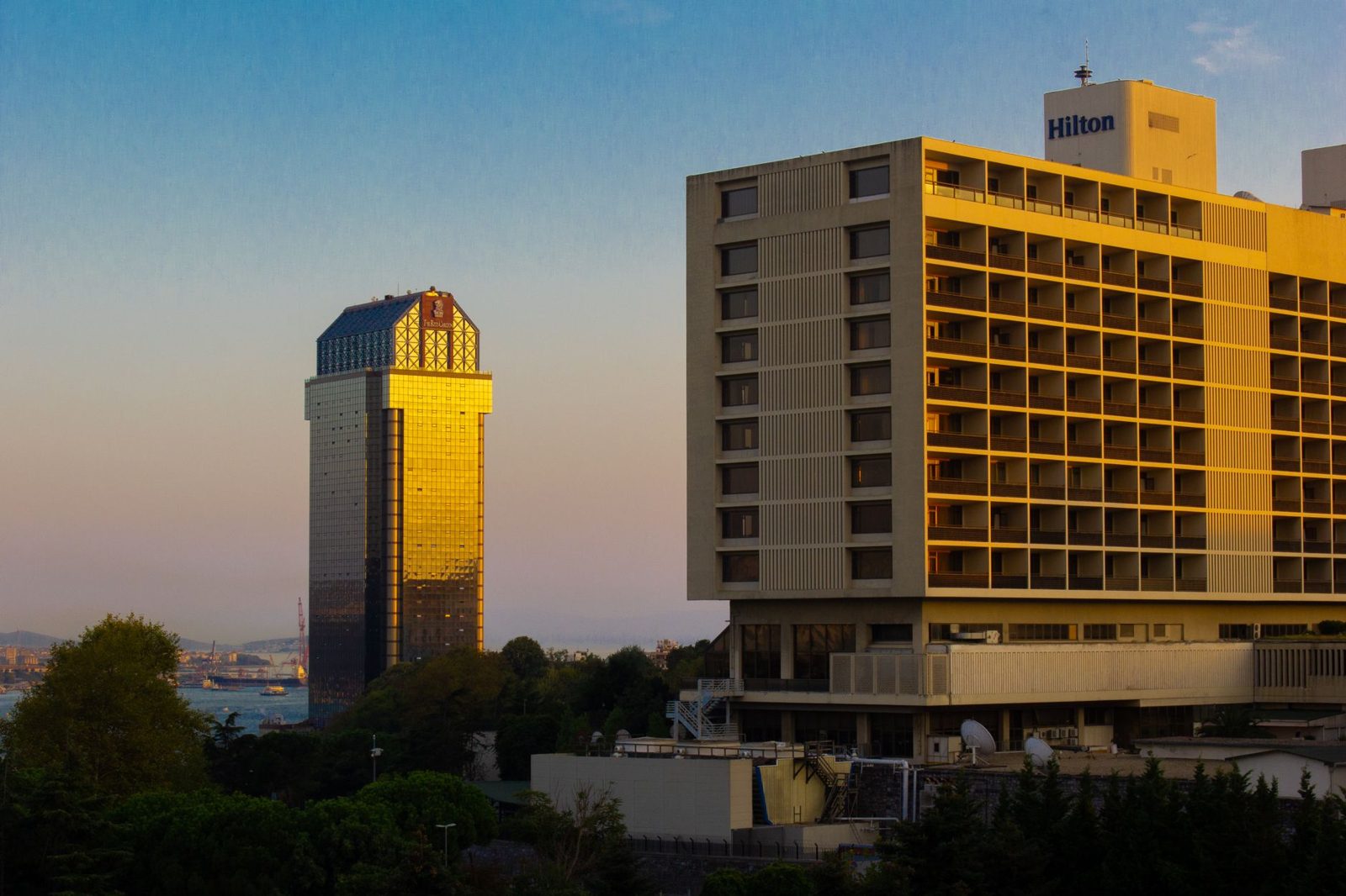 Exterior of a budget-friendly Frisco Texas hotel at dusk