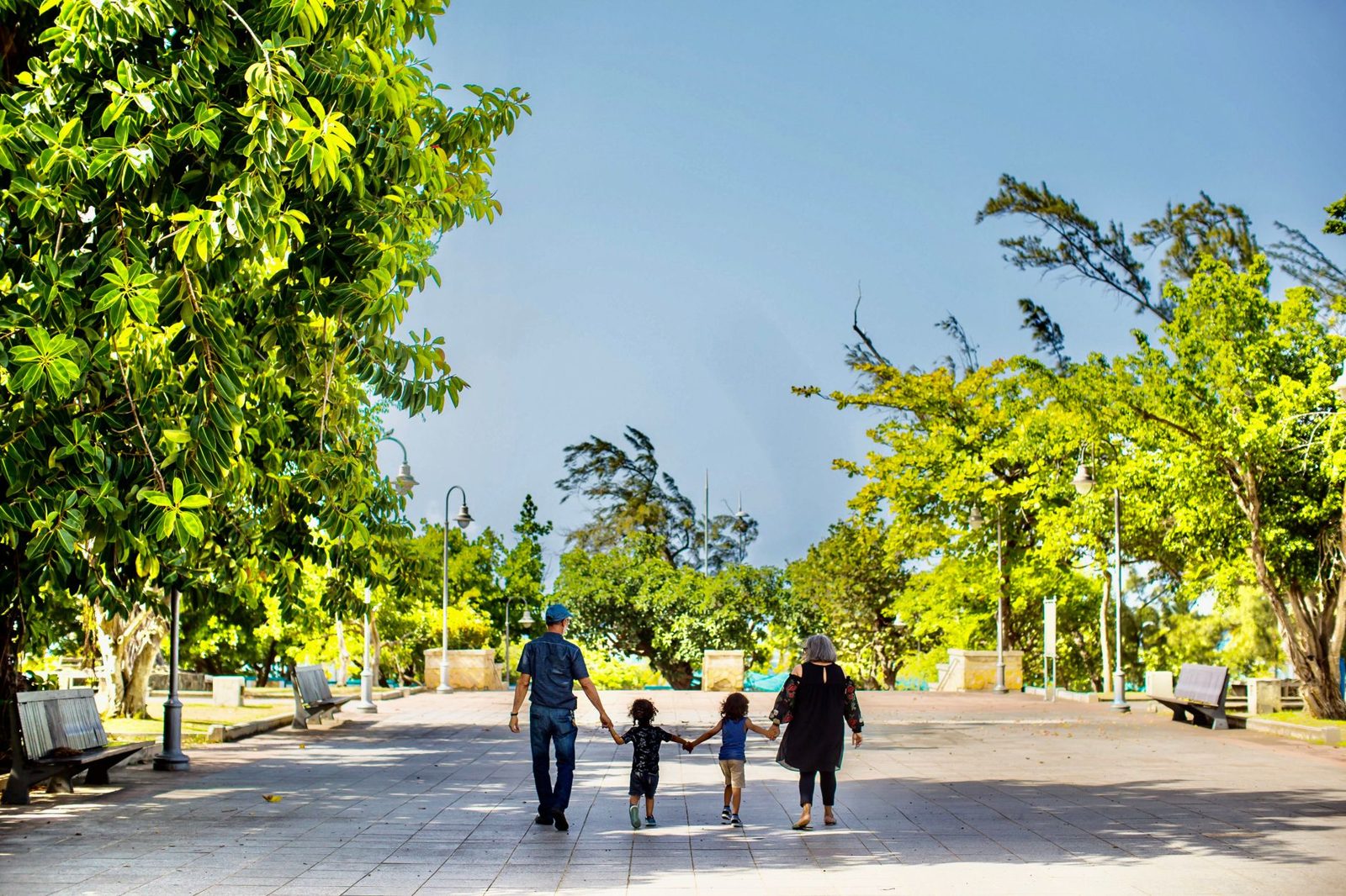 Family enjoying outdoor things to do in Frisco TX at a green city park