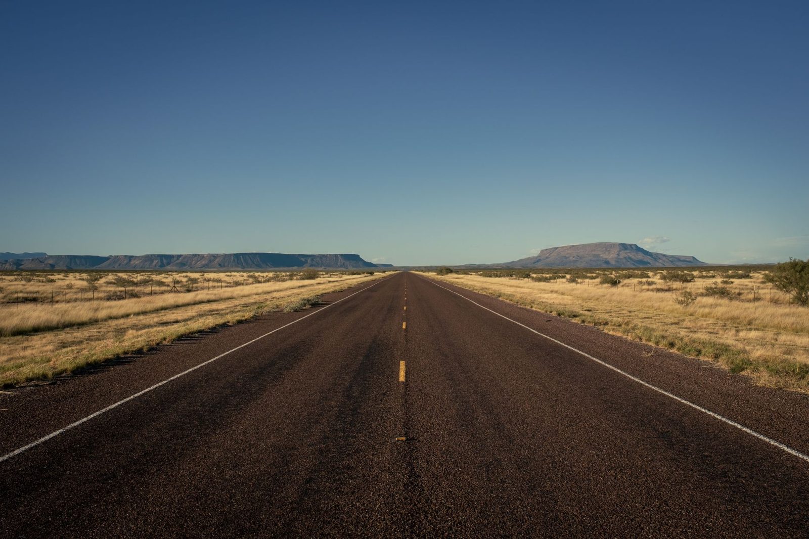 Open Texas highway representing an easy day trip drive from Frisco TX