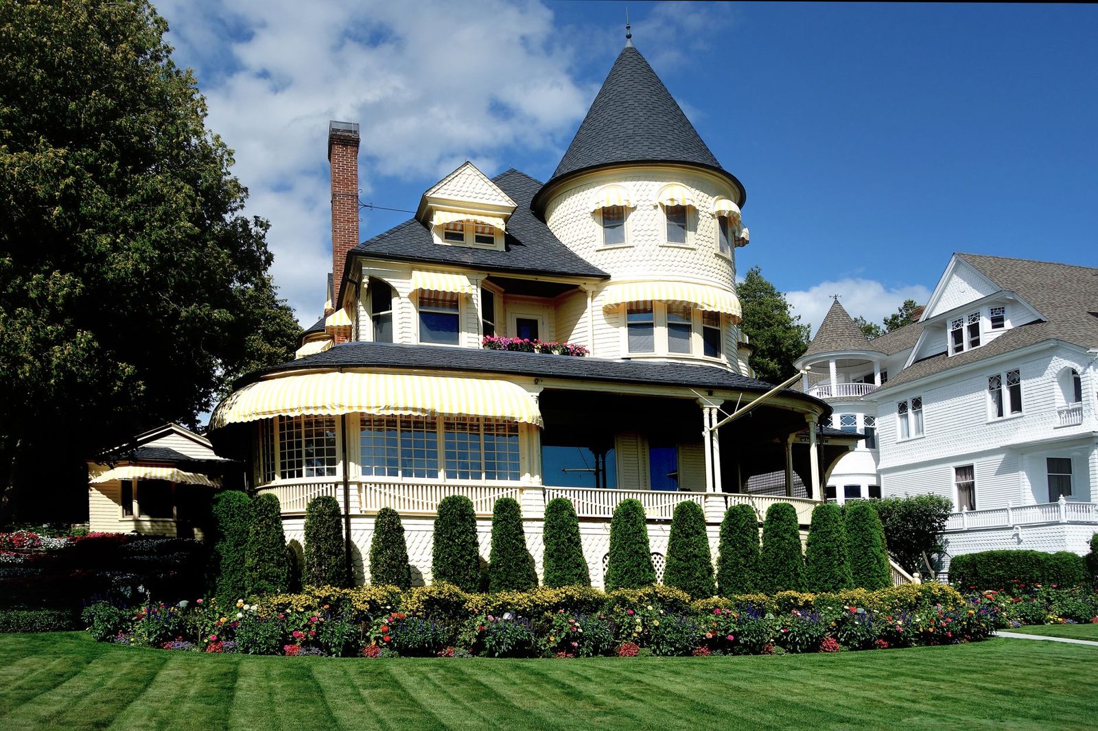 Historic Victorian home restaurant style in Frisco Texas