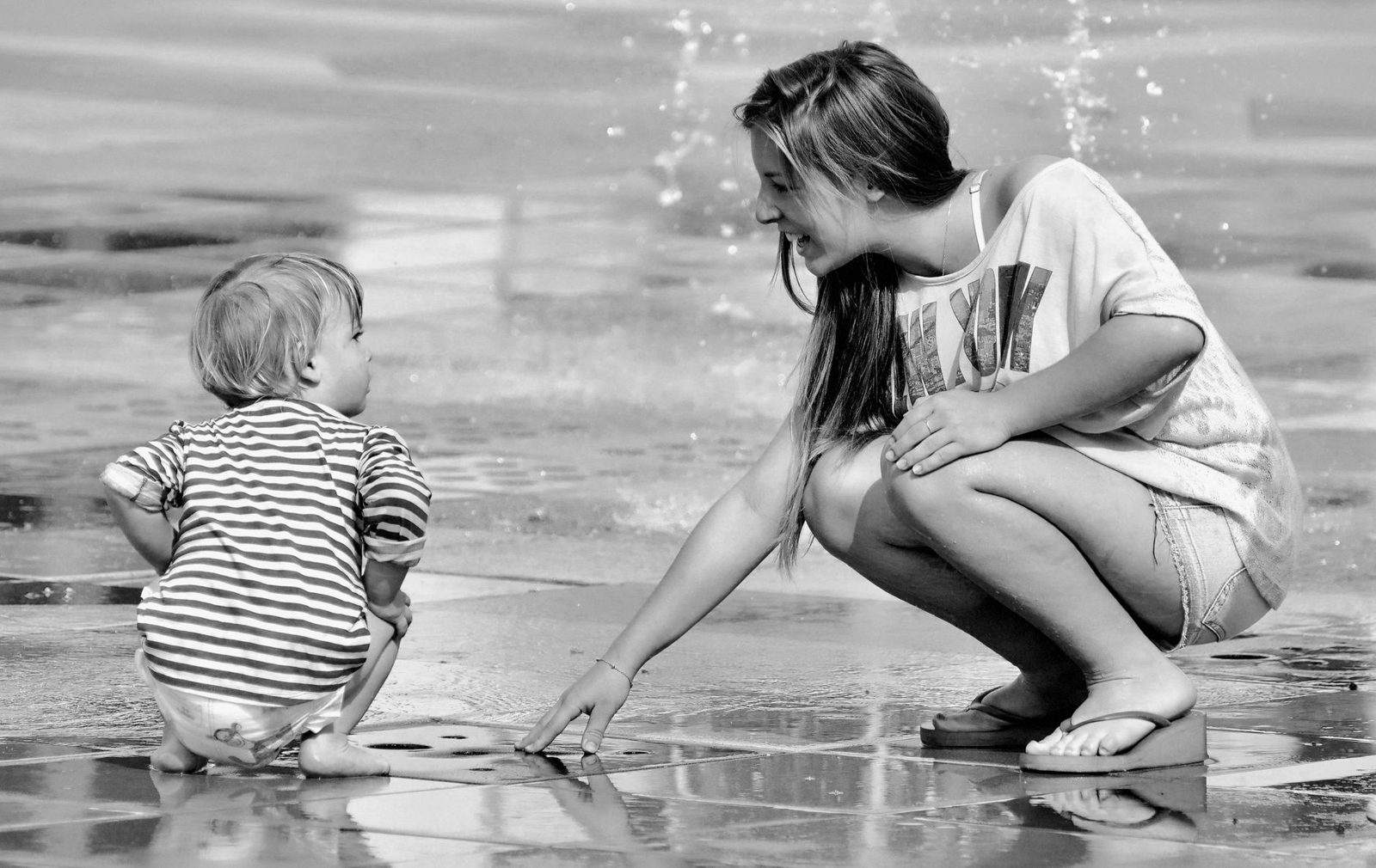 Toddler playing at a Frisco Texas splash pad fountain