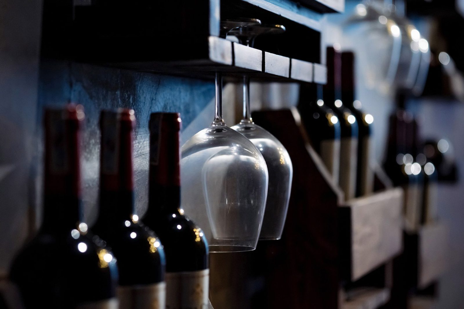 Wine tasting room pour on the Grapevine urban wine trail