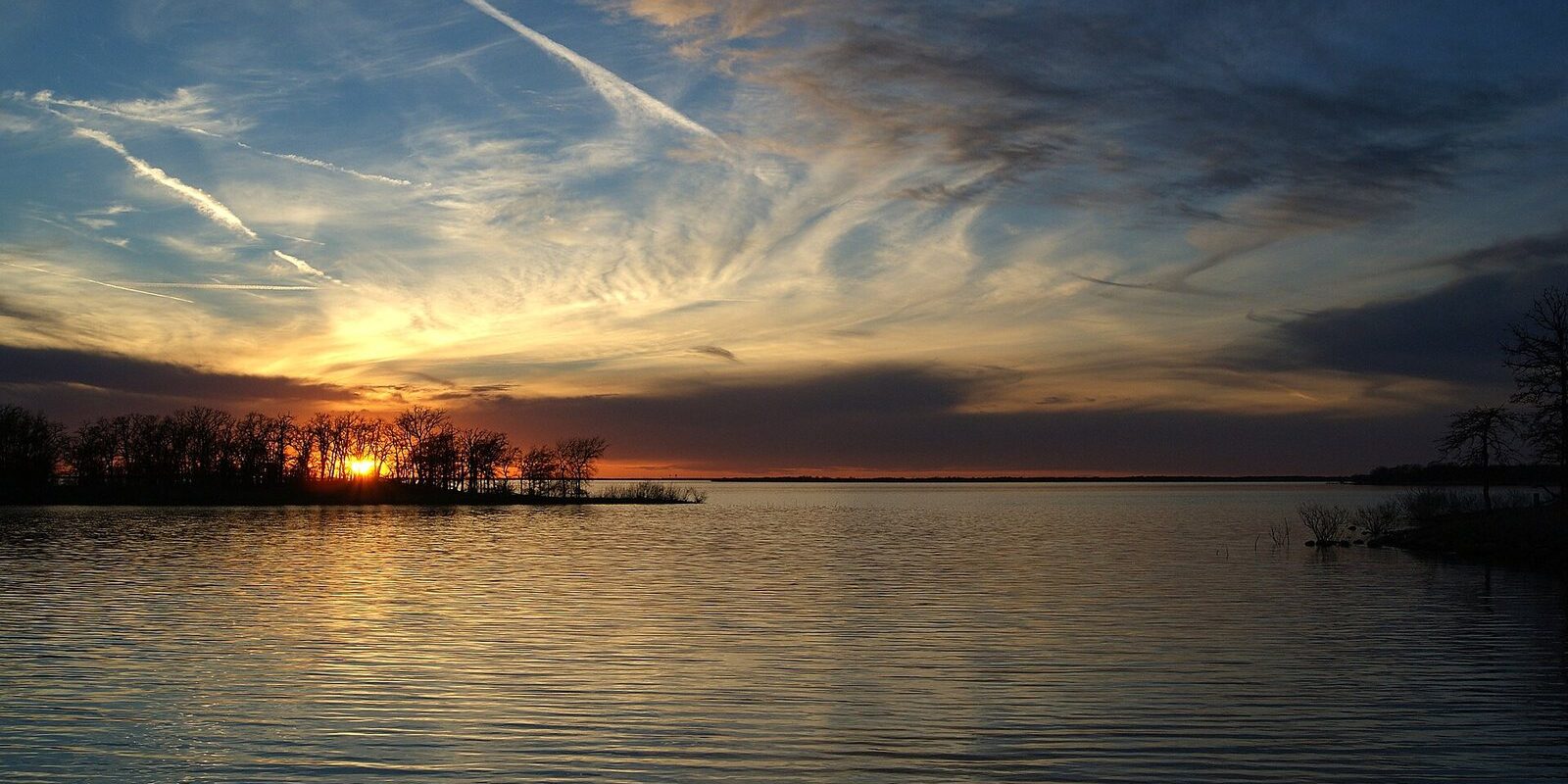 Sunset glowing over the water of Lake Ray Roberts in North Texas